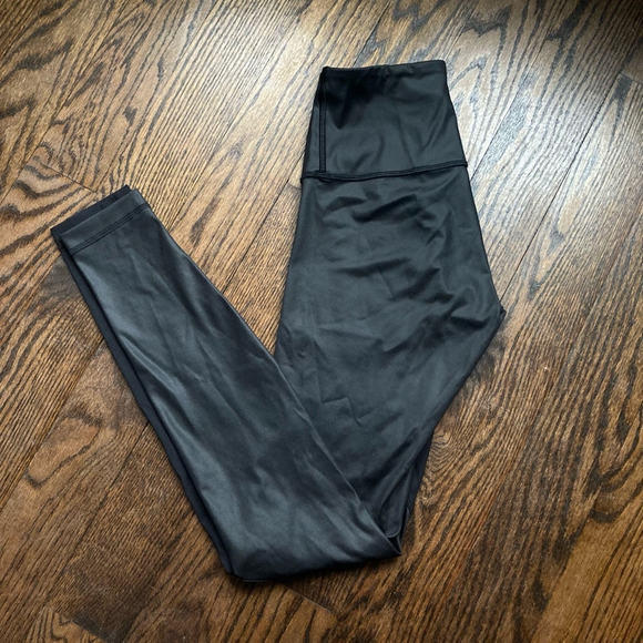 Pants - Lululemon leggings size 2 Black teo tone black fabric